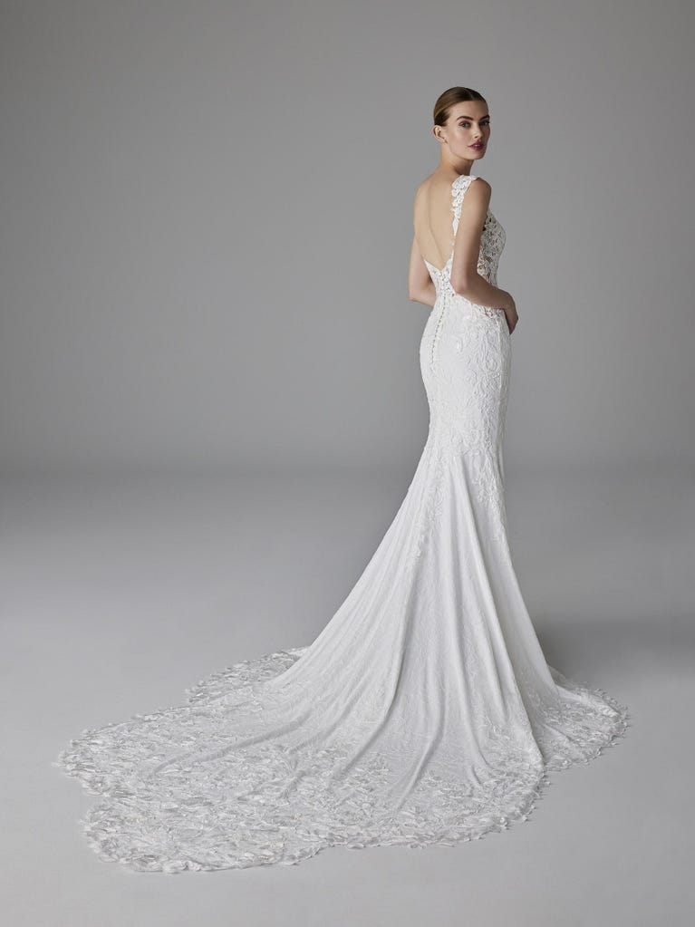 pronovias DION | Vestido de novia sirena con escote corazón | Pronovias Rebajas online