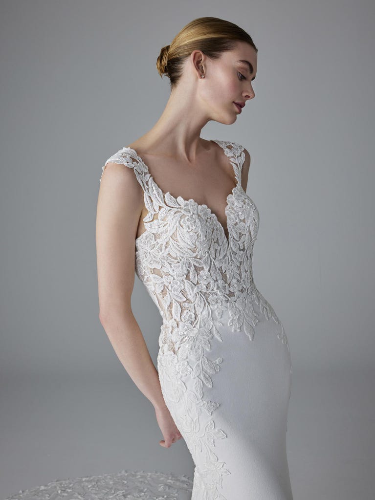 pronovias DION | Vestido de novia sirena con escote corazón | Pronovias Rebajas online
