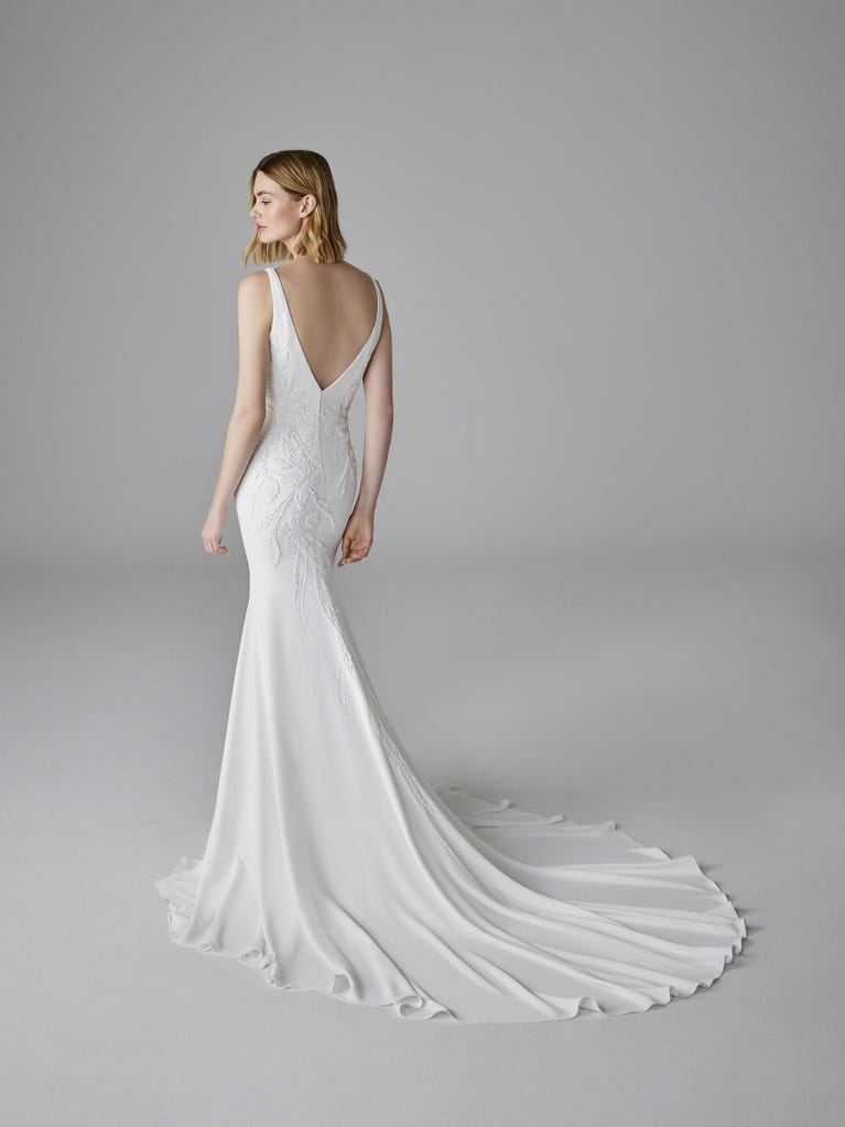 pronovias DULCIE | Vestido de novia sirena con escote de pico | Pronovias Rebajas top