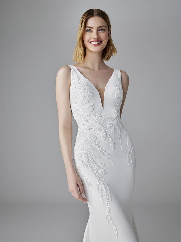 pronovias DULCIE | Vestido de novia sirena con escote de pico | Pronovias Rebajas top