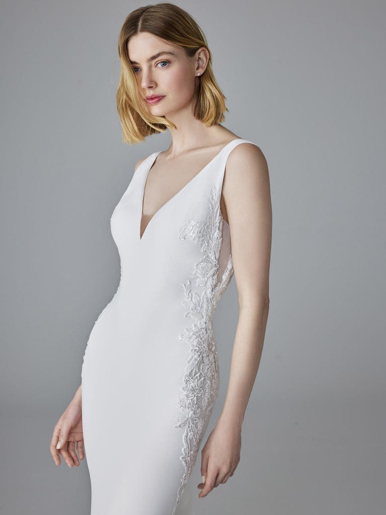 pronovias ELEA | Vestido de novia sirena con escote de pico | Pronovias Envío gratis