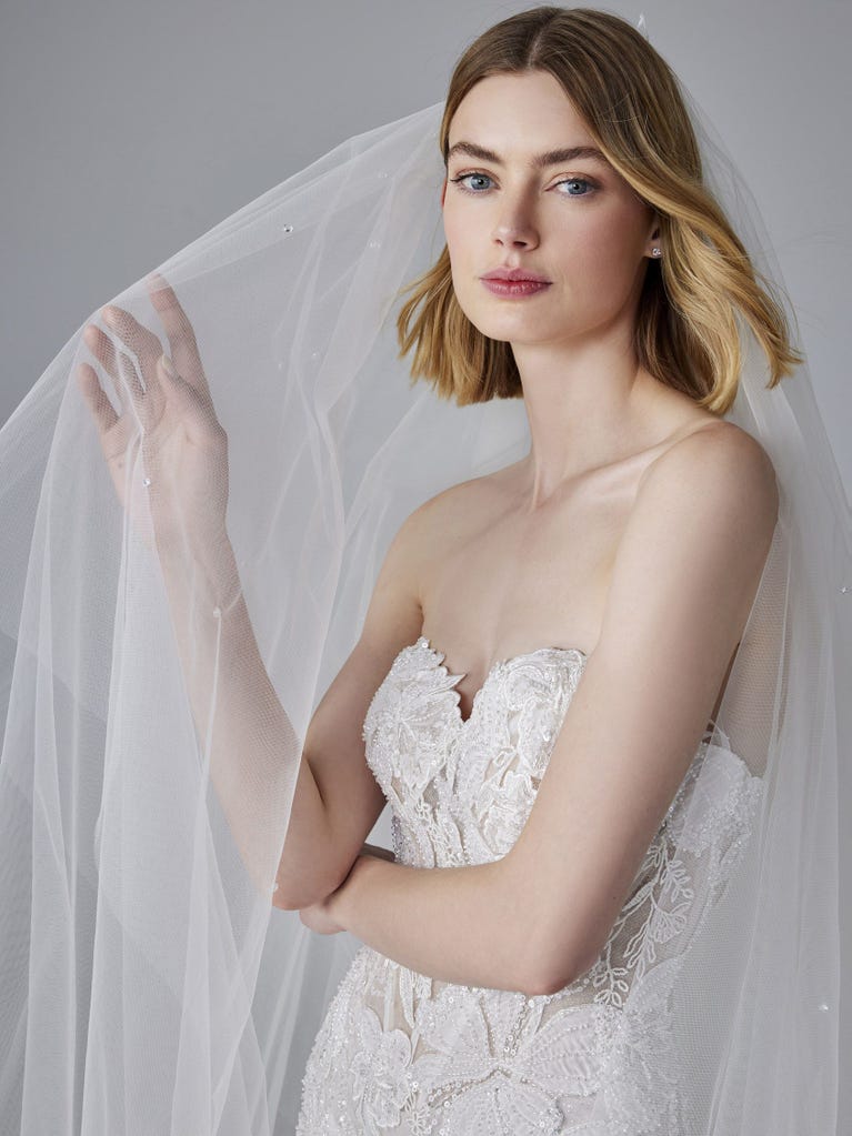pronovias NUAGE | Vestido de novia sirena con escote corazón | Pronovias ÚLTIMAS EDICIONES