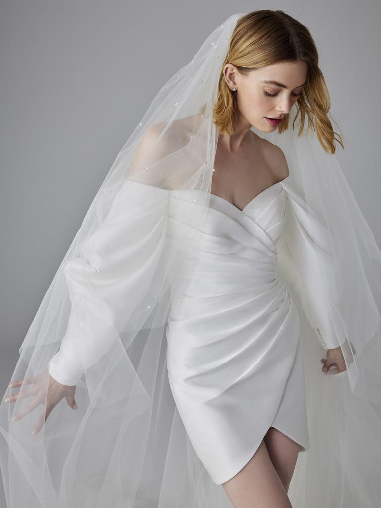 pronovias QUINN | Vestido de novia con escote envolvente | Pronovias Último día