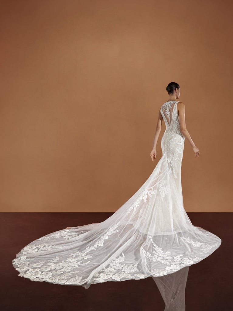 pronovias ASMIN | Vestido de novia sirena con escote de pico | Pronovias Solo hoy