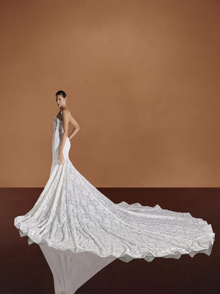 pronovias LAVANYA | Vestido de novia sirena con escote de pico | Pronovias Oferta especial de fábrica