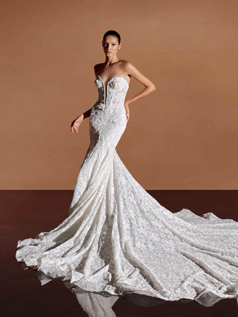 pronovias LAVANYA | Vestido de novia sirena con escote de pico | Pronovias Oferta especial de fábrica