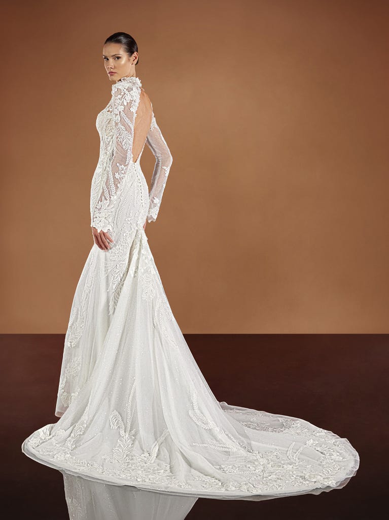 pronovias LIYA | Vestido de novia sirena con escote cisne | Pronovias Superdescuento