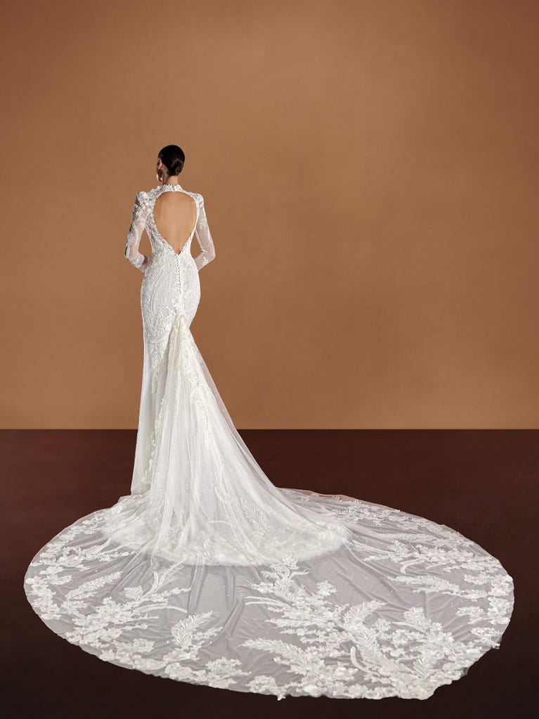 pronovias LIYA | Vestido de novia sirena con escote cisne | Pronovias Superdescuento