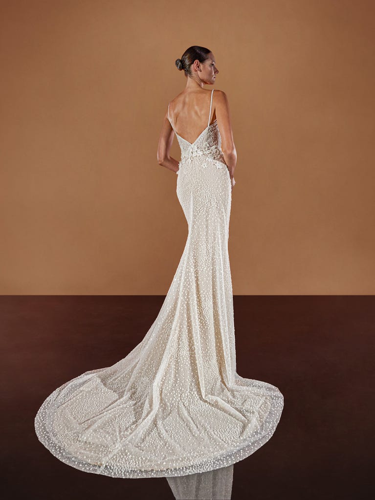 pronovias NIDHI | Vestido de novia sirena con escote de pico | Pronovias Grandes descuentos