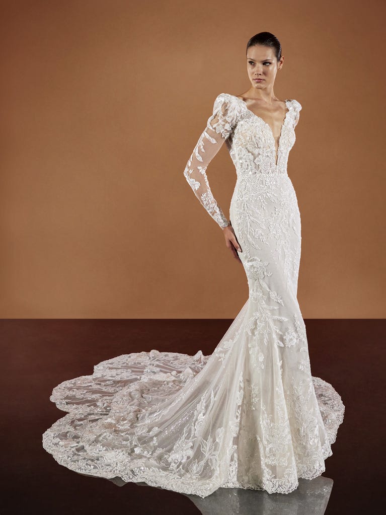 pronovias VIPA | Vestido de novia sirena con escote de pico | Pronovias Tienda de fábrica