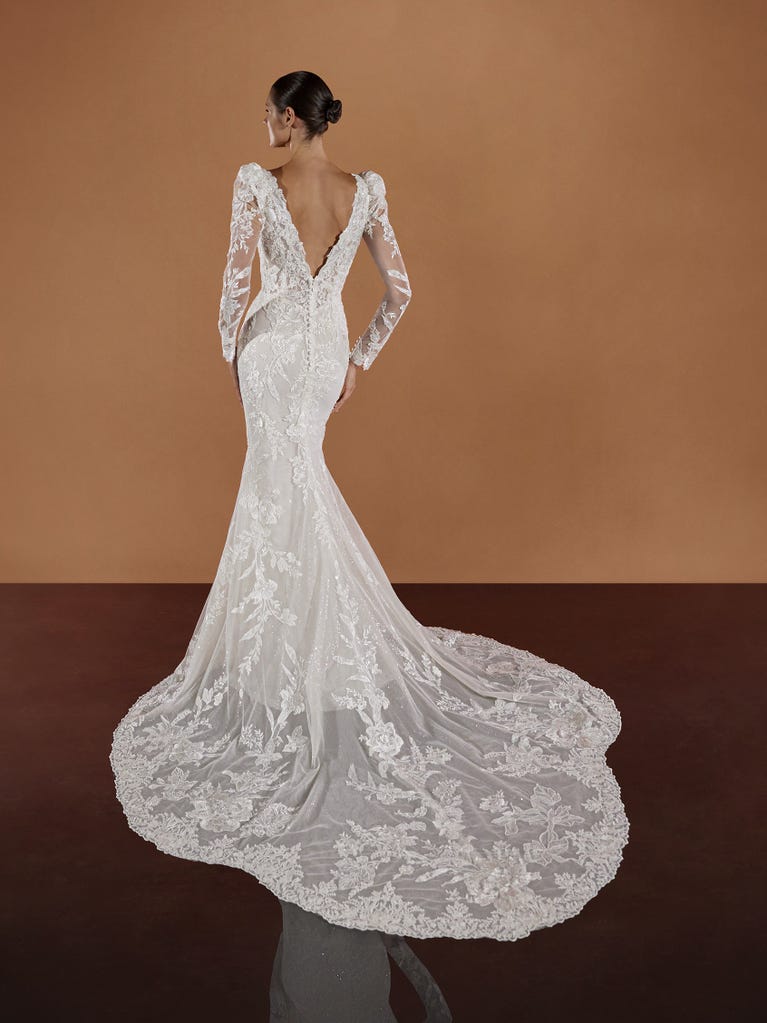 pronovias VIPA | Vestido de novia sirena con escote de pico | Pronovias Tienda de fábrica
