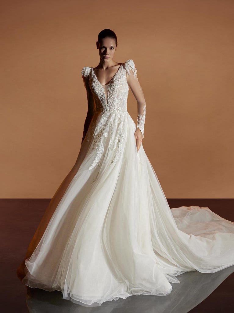 pronovias ISHANI | Vestido de novia corte en a con escote de pico | Pronovias Ahorra y exporta