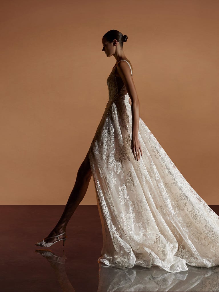pronovias NETHRA | Vestido de novia corte en a con escote de pico | Pronovias Precios de Black Friday