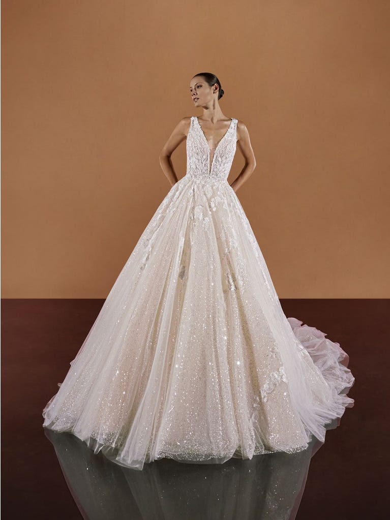 pronovias SAI | Vestido de novia princesa con escote de pico | Pronovias