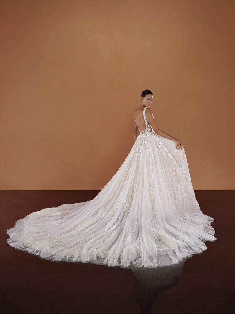 pronovias SAI | Vestido de novia princesa con escote de pico | Pronovias Descuentos del mes