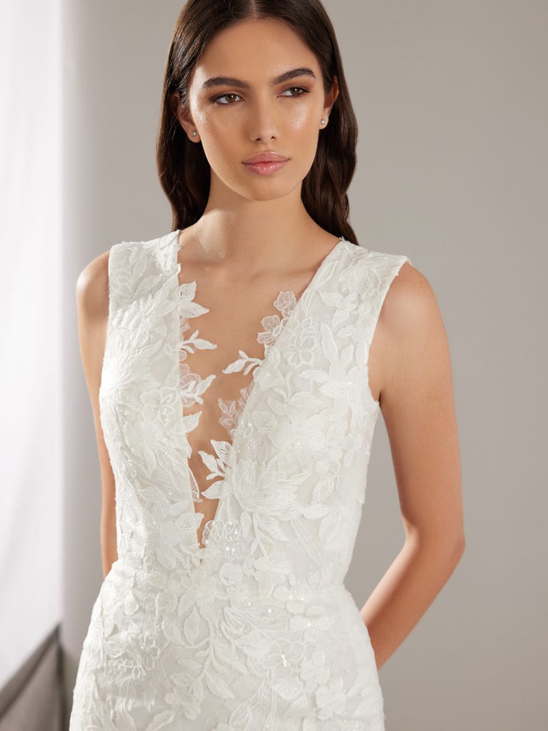 pronovias ROWDY | Vestido de novia sirena con escote de pico | Pronovias Grandes ahorros