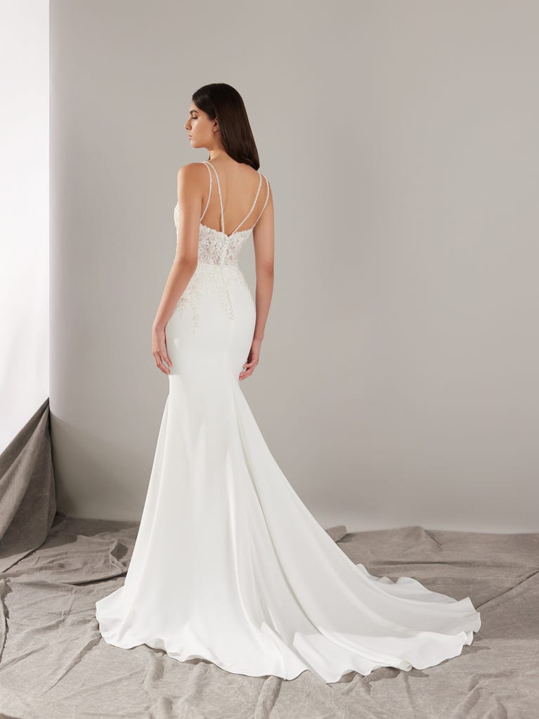 pronovias LEIA | Vestido de novia sirena con escote de pico | Pronovias Precio ultrabajo