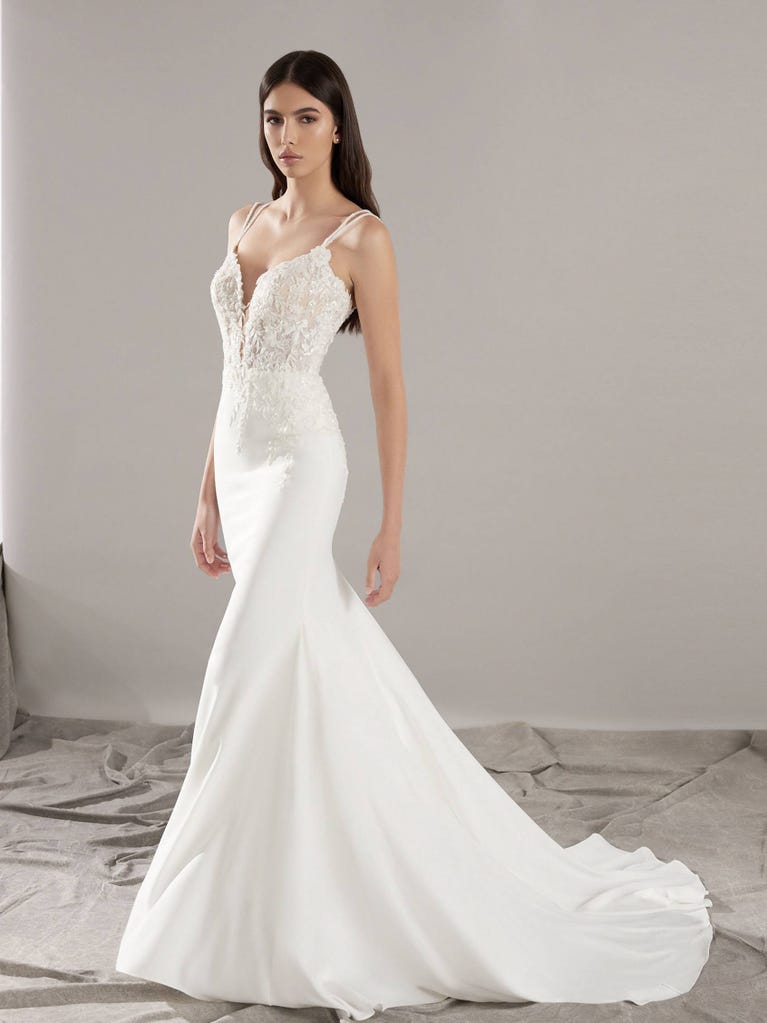 pronovias LEIA | Vestido de novia sirena con escote de pico | Pronovias Precio ultrabajo