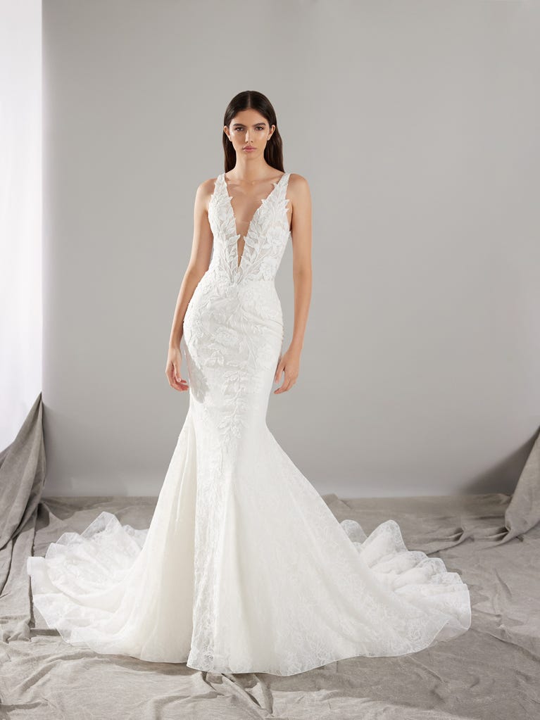 pronovias JESY | Vestido de novia sirena con escote de pico | Pronovias