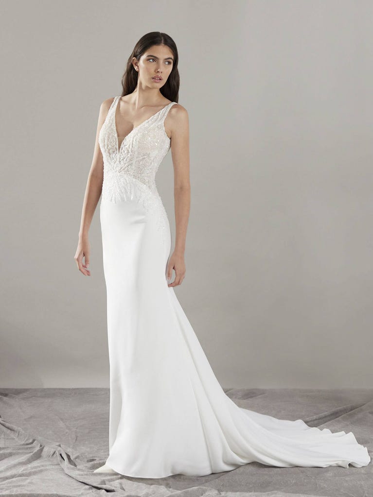 pronovias CLIN | Vestido de novia sirena con escote de pico | Pronovias Outlet