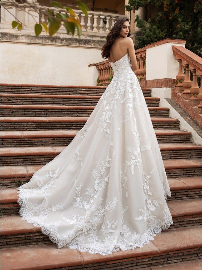 pronovias Vestido de novia corte princesa y escote corazón | Pronovias Rebajas de fábrica