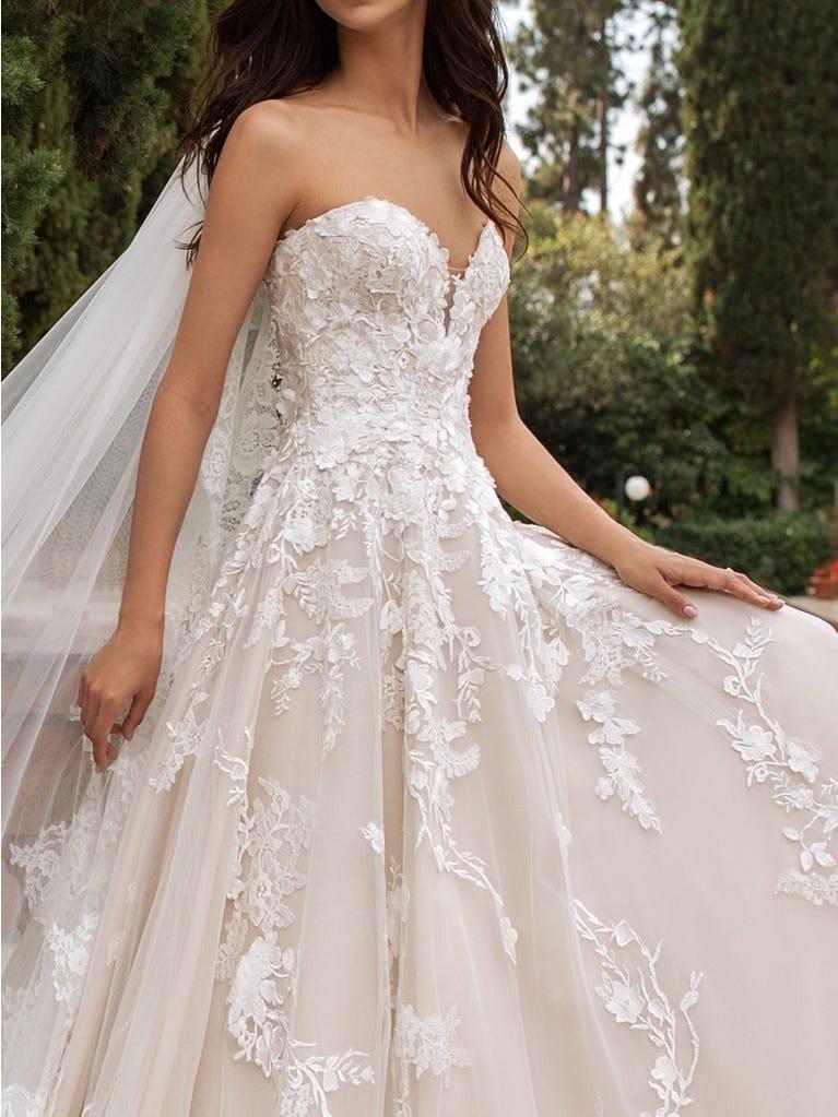 pronovias Vestido de novia corte princesa y escote corazón | Pronovias Rebajas de fábrica
