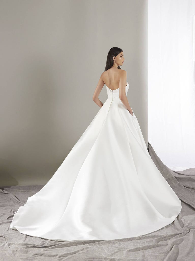 pronovias KEONI | Vestido de novia princesa con palabra de honor | Pronovias Los más vendidos