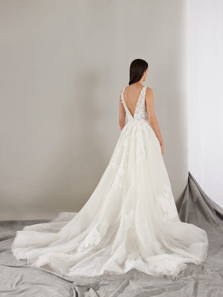 pronovias WEST | Vestido de novia corte en a con escote de pico | Pronovias Últimos 3 días
