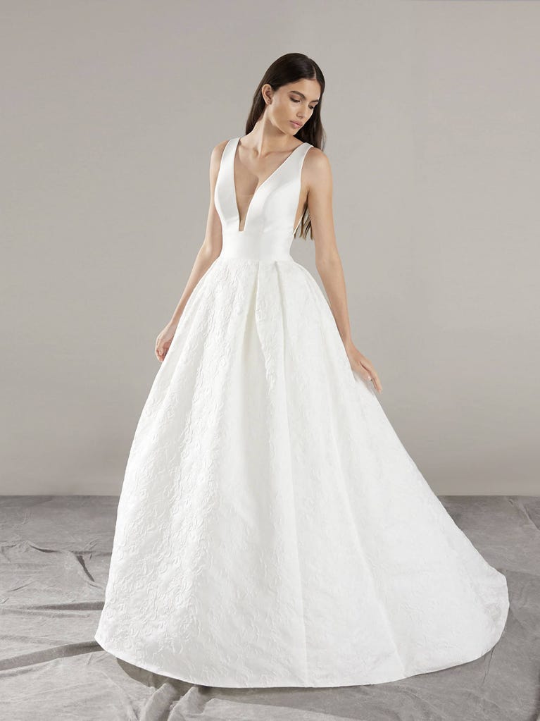 pronovias FILANTE | Vestido de novia corte en a con escote de pico | Pronovias Último día