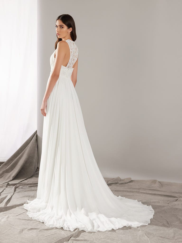 pronovias LOVELY | Vestido de novia corte en a con escote de pico | Pronovias Solo hoy