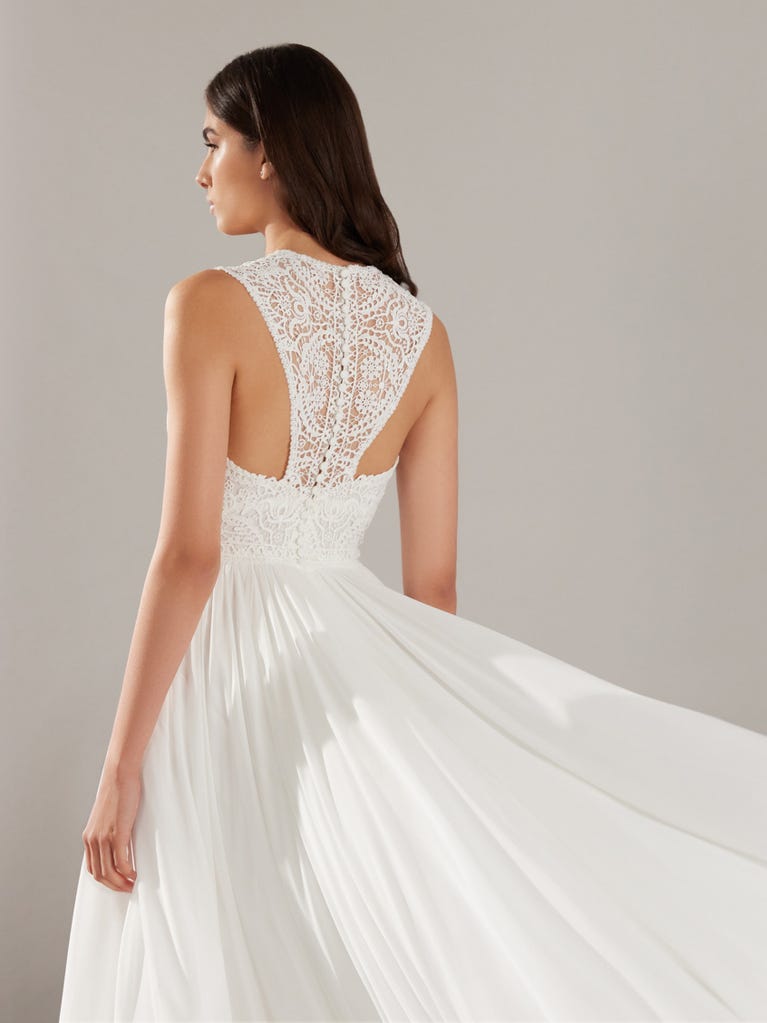pronovias LOVELY | Vestido de novia corte en a con escote de pico | Pronovias Solo hoy