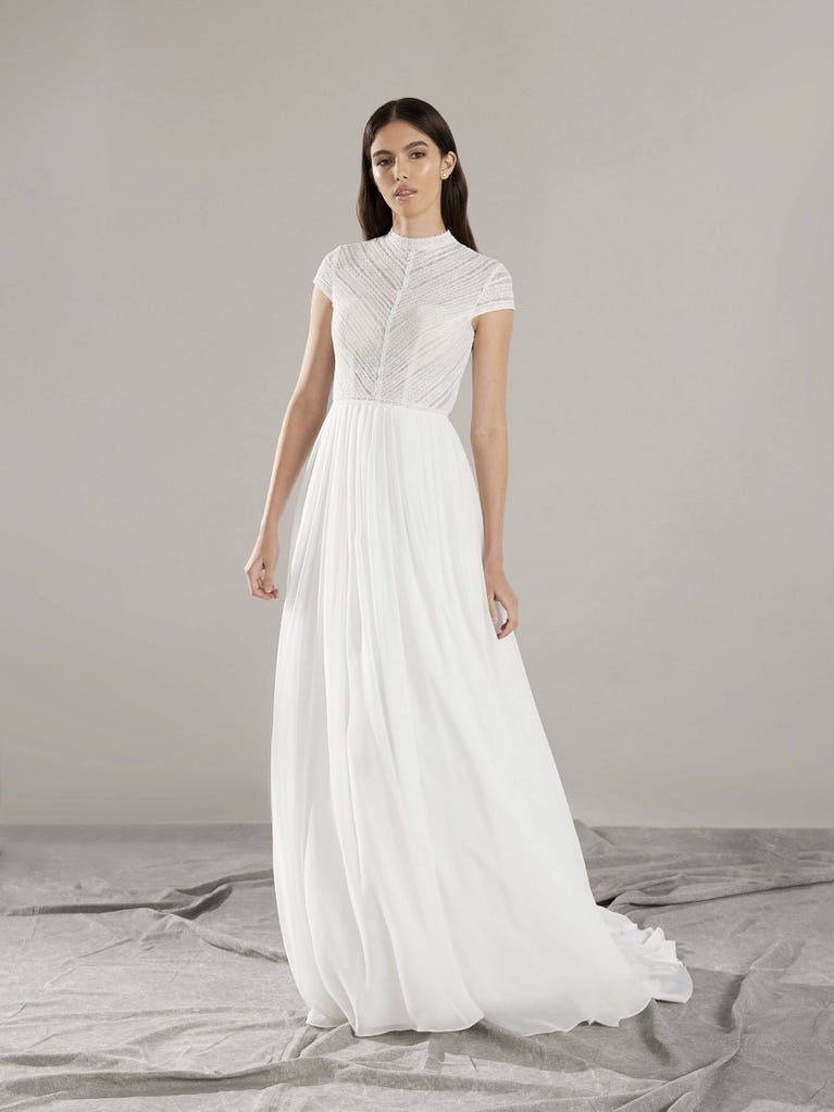 pronovias BLAISE | Vestido de novia corte en a con escote cisne | Pronovias