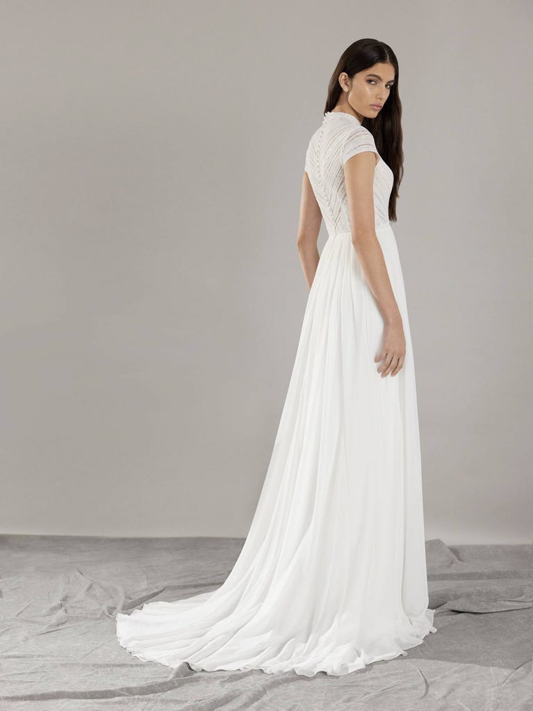 pronovias BLAISE | Vestido de novia corte en a con escote cisne | Pronovias Oferta especial de fábrica