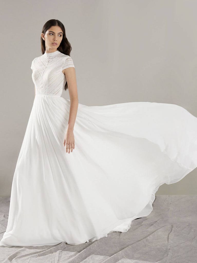 pronovias BLAISE | Vestido de novia corte en a con escote cisne | Pronovias Oferta especial de fábrica