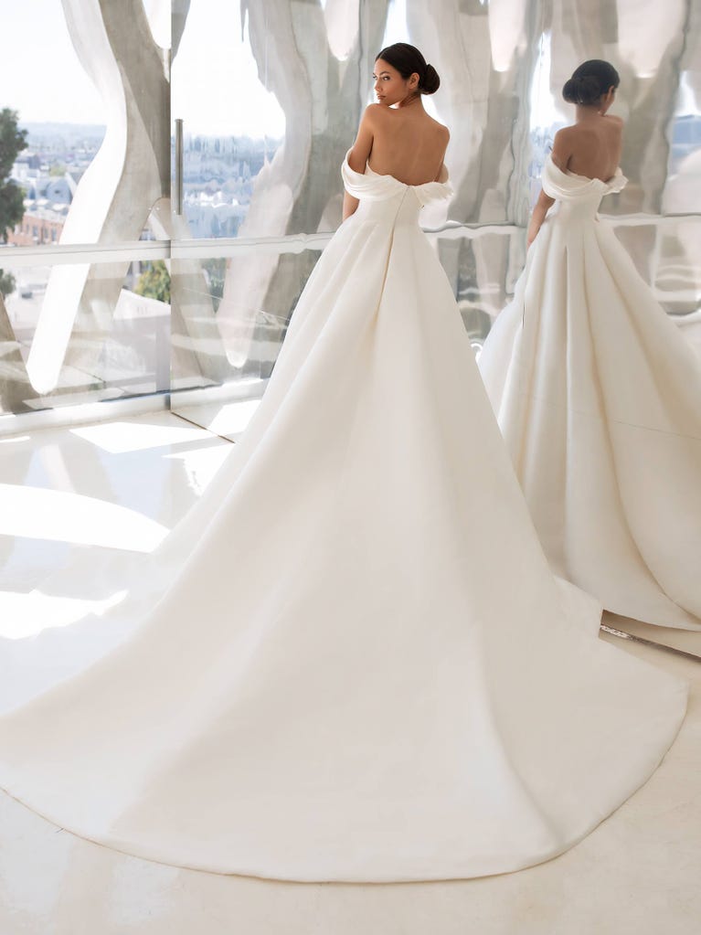 pronovias LYNN | Vestido de novia princesa con palabra de honor | Pronovias