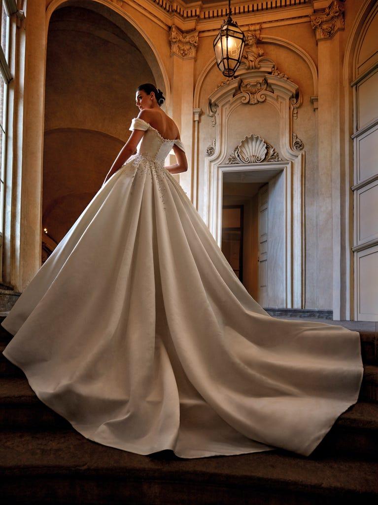 pronovias EMERLAD | Vestido de novia princesa con escote de pico Grandes descuentos