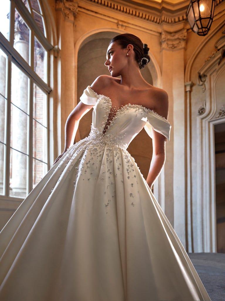 pronovias EMERLAD | Vestido de novia princesa con escote de pico Grandes descuentos