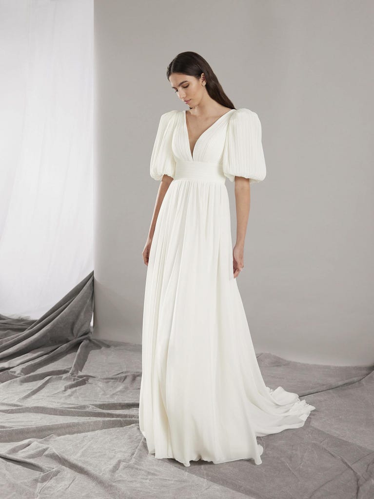 pronovias ABLE | Vestido de novia corte en a con escote de pico | Pronovias Envío internacional gratuito