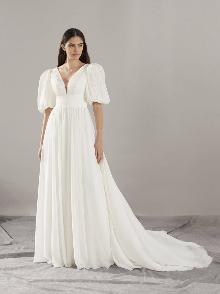 pronovias ABLE | Vestido de novia corte en a con escote de pico | Pronovias Envío internacional gratuito