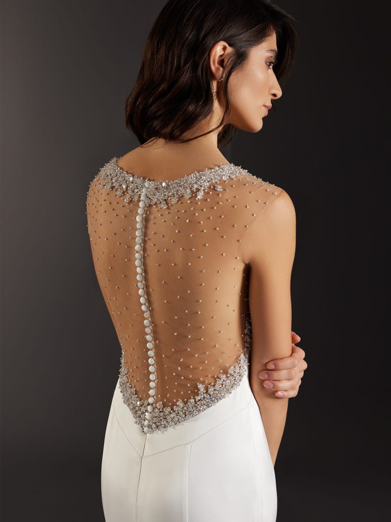 pronovias LLUM | Vestido de novia sirena con escote de pico | Pronovias Descuentos del mes
