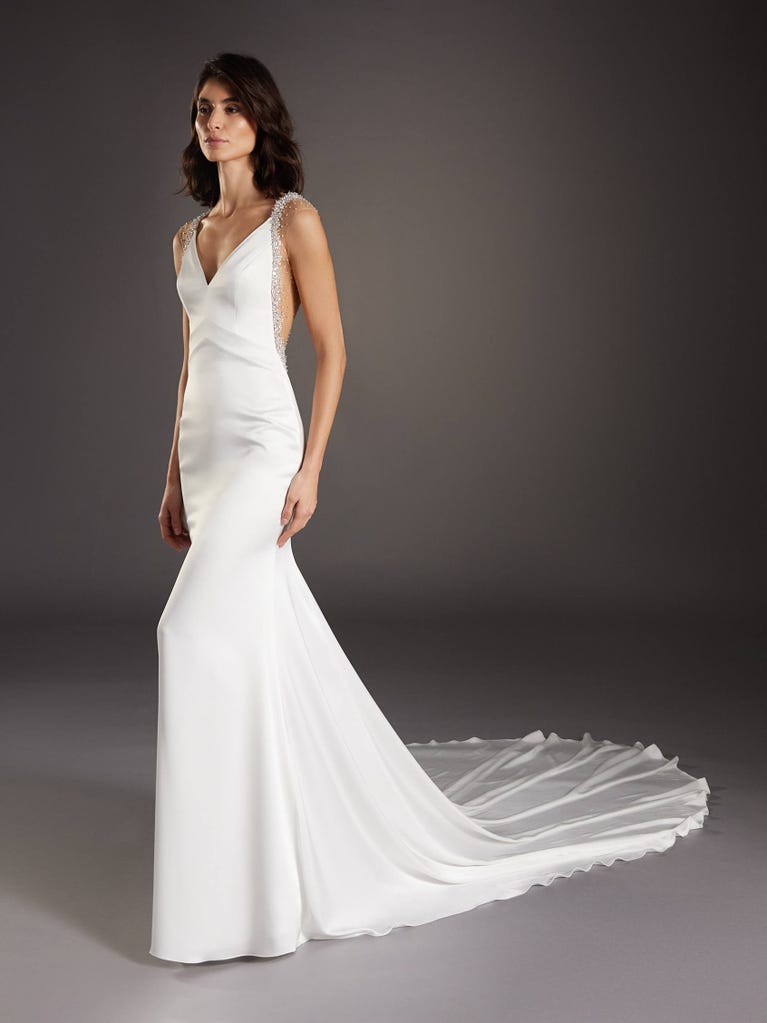 pronovias LLUM | Vestido de novia sirena con escote de pico | Pronovias Descuentos del mes
