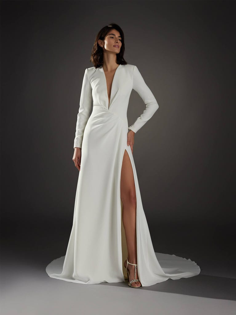 pronovias NOVEAU | Vestido de novia corte en a con escote de pico | Pronovias Última moda