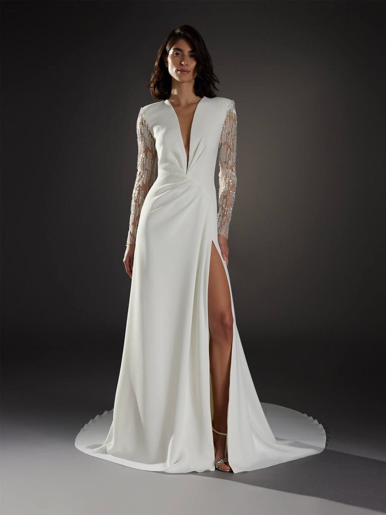 pronovias NOVEAU | Vestido de novia corte en a con escote de pico | Pronovias Última moda