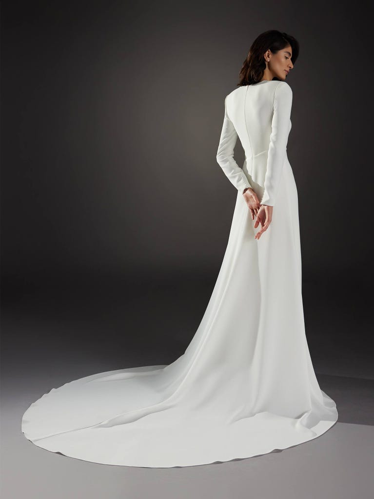 pronovias NOVEAU | Vestido de novia corte en a con escote de pico | Pronovias Última moda