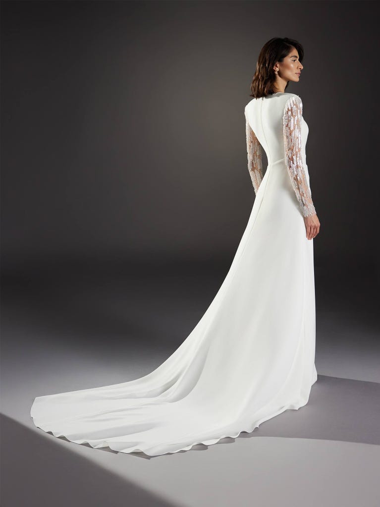 pronovias NOVEAU | Vestido de novia corte en a con escote de pico | Pronovias Última moda