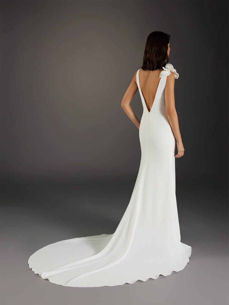 pronovias PANOT | Vestido de novia sirena con escote de pico | Pronovias Precio ultrabajo