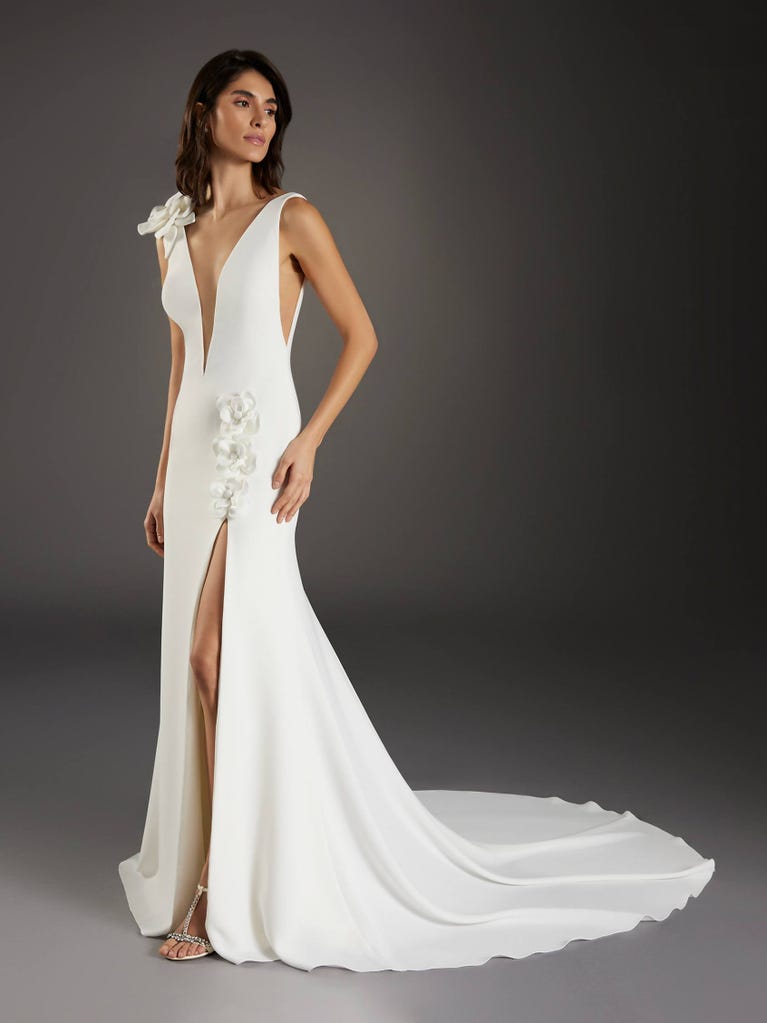 pronovias PANOT | Vestido de novia sirena con escote de pico | Pronovias Precio ultrabajo