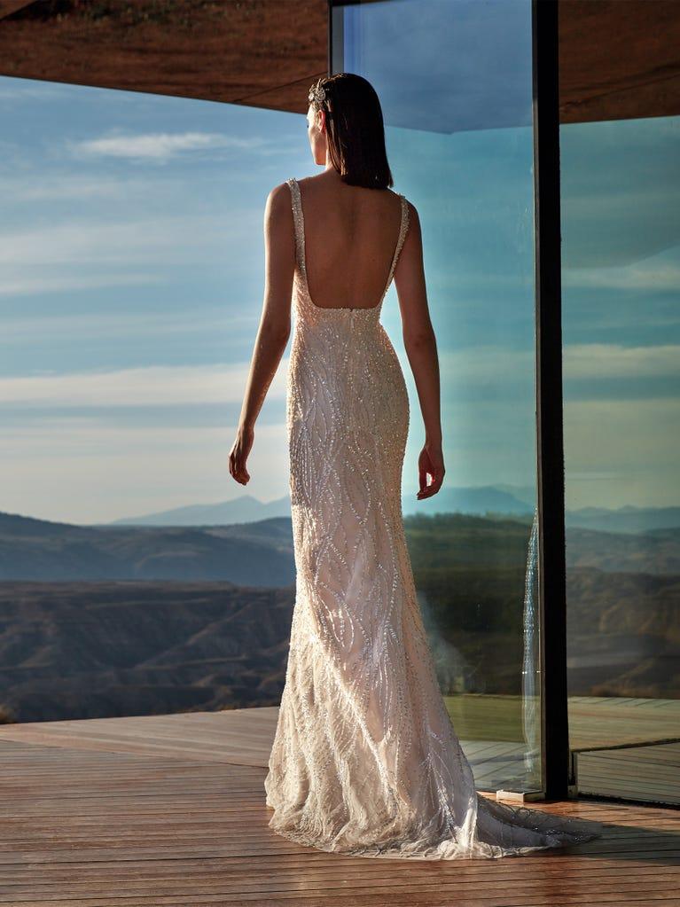 pronovias RHODIUM | Vestido de novia recto con escote cuadrado | Pronovias Rebajas