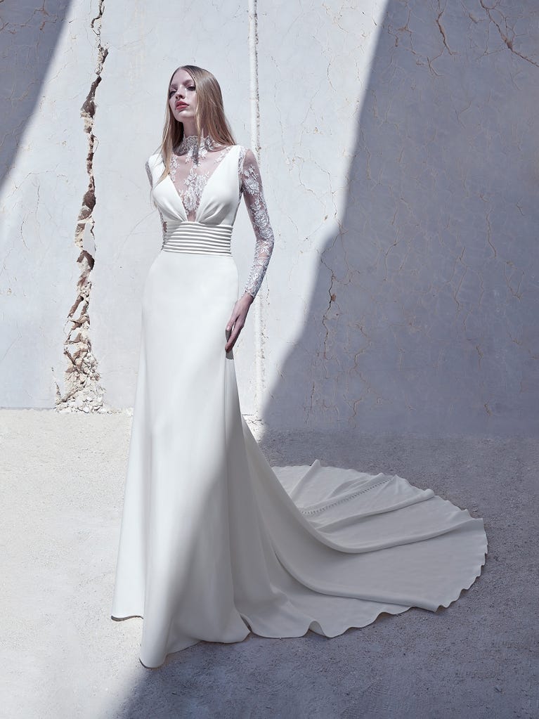 pronovias LIGHTS | Vestido de novia corte en a con escote cisne | Pronovias