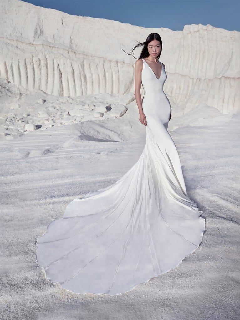 pronovias SUNSHINE | Vestido de novia sirena con escote de pico | Pronovias Rebajas de fábrica